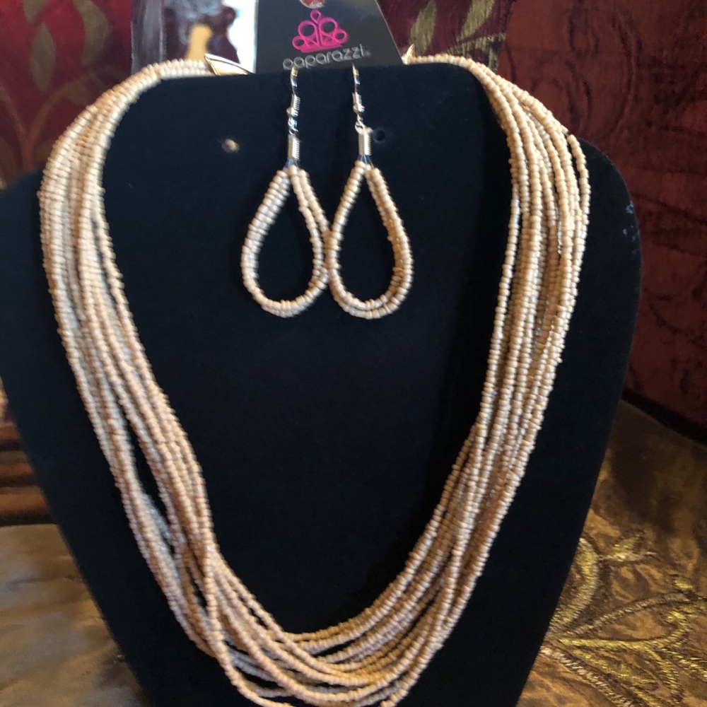 Beige layered beaded necklace set